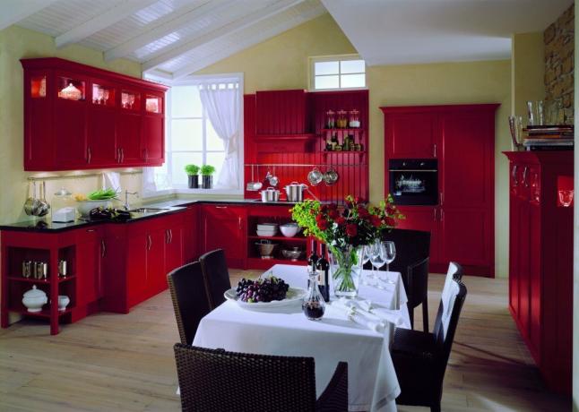 Kitchen in red colors. Photo source: 4studios.ru