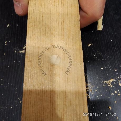 Fiber wedge should match with the fibers of the wood.