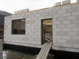 Why it is necessary to build a house of aerated concrete?