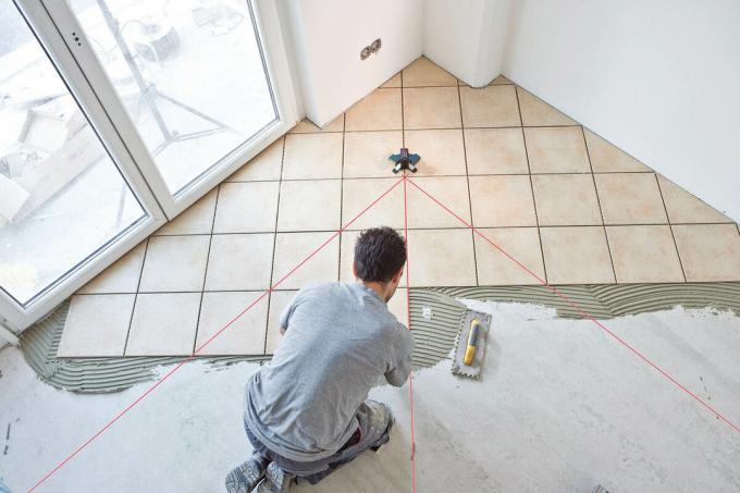 When laying tiles diagonally - a good helper laser level