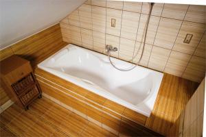 I like the bathtub, but it is shorter in length? Ways to solve the problem