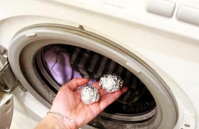 What is in the washing machine put the balls of foil? | ZikZak