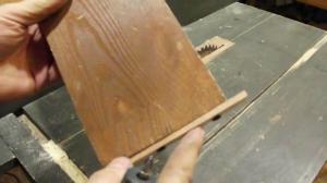 A simple way to make thin strips and wedges on the circular saw