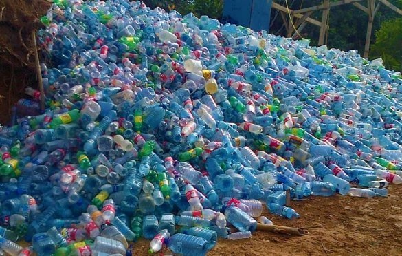 On average, a month, a family of 3-5 persons 10-15 uses a variety of plastic bottles and bottles.