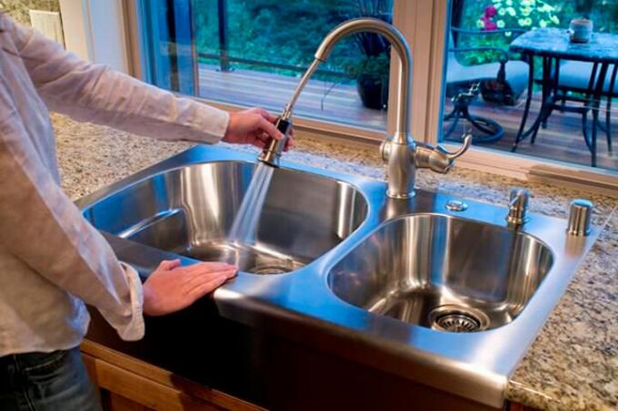 How to clean kitchen sink.