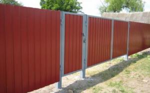 You close the gap from the fence of corrugated board to the ground - 5 options