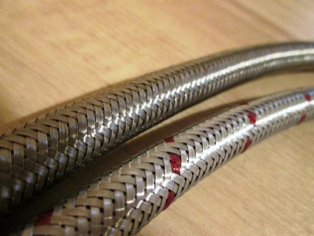 Normal braid hose and probe close-up.