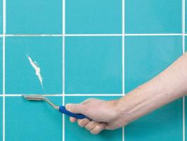 How to remove a broken wall tile and stick a new
