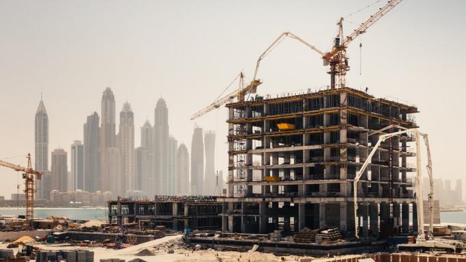 The process of construction of a skyscraper in the United Arab Emirates