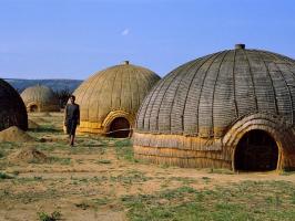 Why indigenous peoples in Africa build round houses