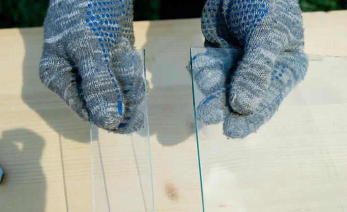 glass cutting in a straight line