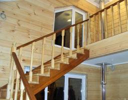 Features design and construction of stairs in private homes