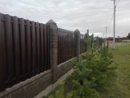 The final form of the fence blocks "Washed Concrete" and metalloshtaketnika