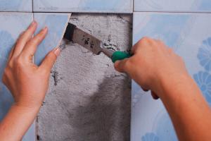 Replacing a cracked tile on a new, without damaging the rest