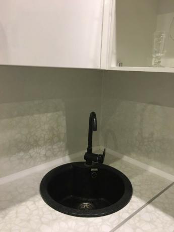 Even the sink we ordered black