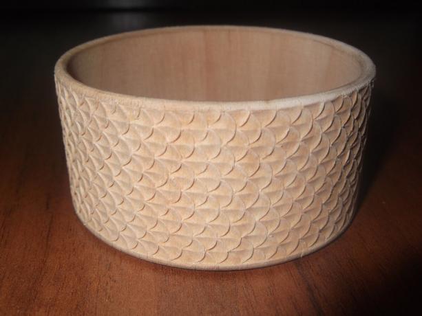Bracelet with scales.