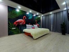 Bedroom with pink flamingos and kitchen with a feather - made a creative renovation in their kopeck piece