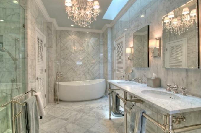 Bathroom in white marble