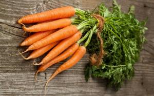 What affects the sweetness of carrots?