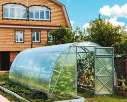 Preservation of the greenhouse: how to prepare a greenhouse for the winter