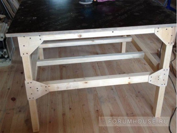 When assembling the bench should avoid using nails. After then it can lead to a rapid loosening of the bench and even skewed its supporting framework.