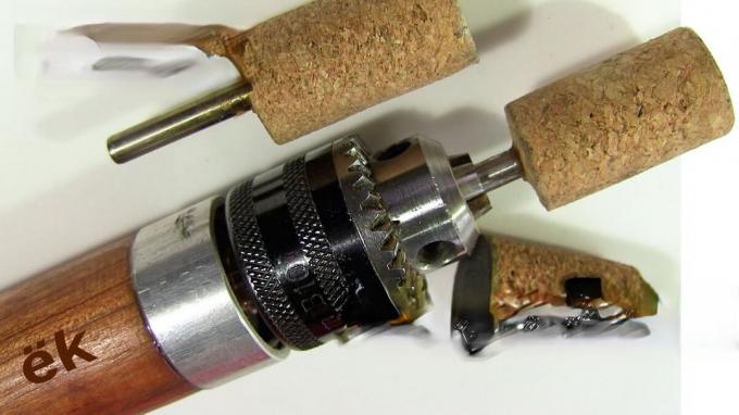 Member of our review on a homemade nozzle for grinding of cork