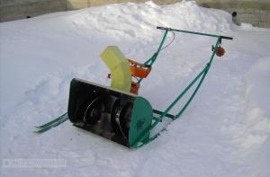 Domestic snow-plow from chainsaws with their hands