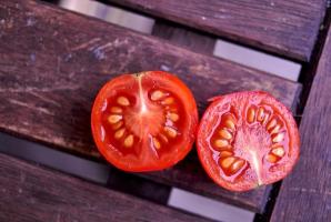 How to pick a tomato seeds wisely