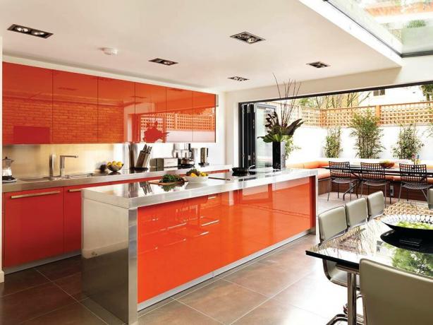 Kitchen in orange tones. Photo source: happymodern.ru