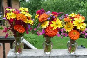 How to create a beautiful bouquet of September 1 of the holiday colors: getting ready for school