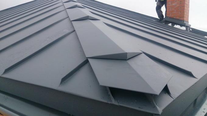 Hipped seam roofing