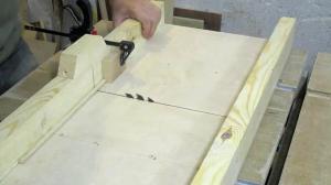 A simple device for conveyers, to cut the same parts.