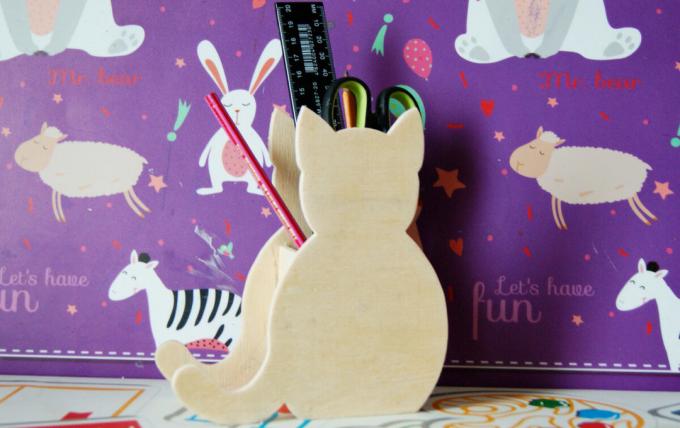 Children pencil holders in the form of a cat with his own hands