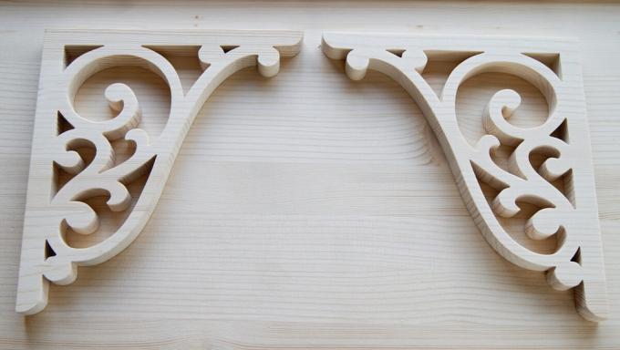 wooden brackets for shelves