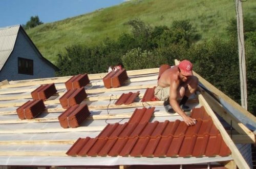 Laying of natural tile