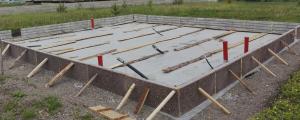 Decorative permanent formwork cost-slab foundation for "Washed concrete" technology