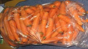How to keep carrots in a plastic bag until the next harvest.
