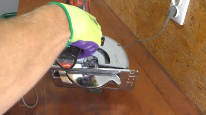 The process of dismantling "donor" - an old circular saw