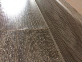 My choice of flooring: laminate against the linoleum