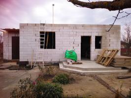 Building a house (preparation for masonry walls)