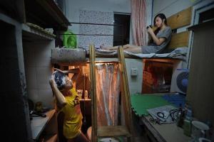Capsule apartments in China, or how to survive in a box from under the refrigerator