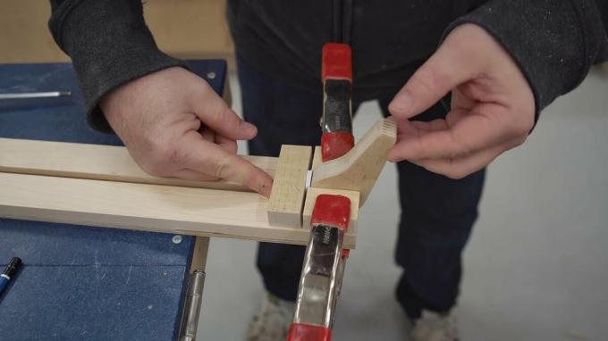 from the website - https://ibuildit.ca/projects/how-to-make-a-straightedge-guide/