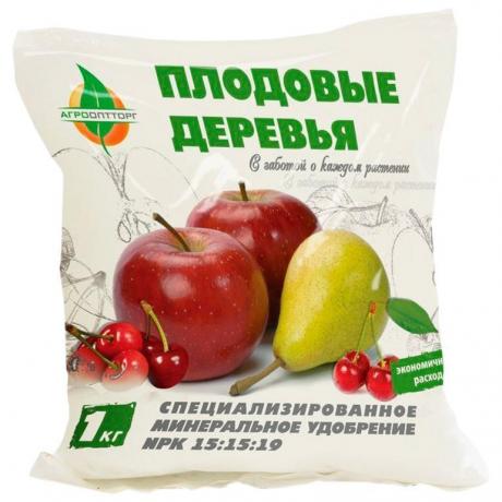 The easiest option - to buy ready-made complex mineral fertilizer and use it according to the instructions
