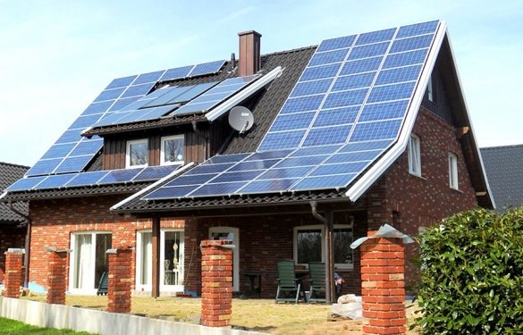 Installing solar panels or solar collector according to the principle "if only to hang up" can lead to the fact that they will look at the house foreign element, in violation of all building aesthetics.
