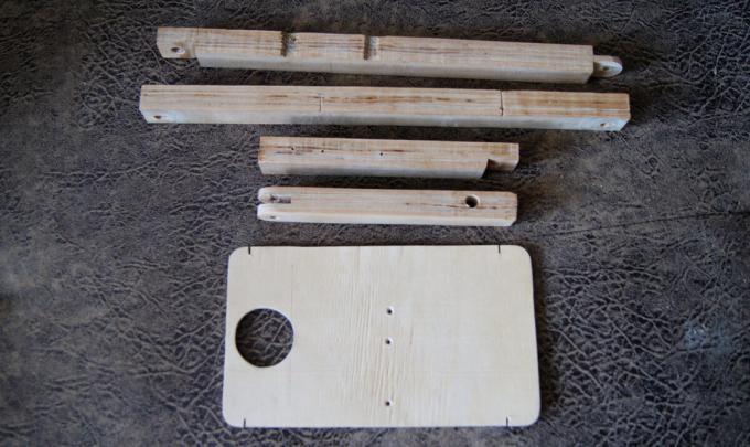 Details for tripod plate - wooden slats and stand