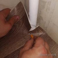 How exactly to trim the linoleum around the pipes. Instruction for beginners.