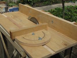 Homemade Saw table under a circular saw