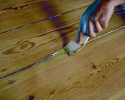 How to patch up cracks and holes in the floor