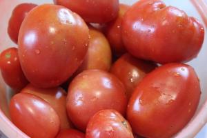 5 Overview of varieties of large and fleshy tomatoes. The best grades