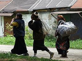 What actually Gypsies go from village to village and ask the old pillows and duvets.